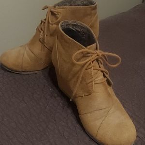 Size 6 US * Tan * City Classified * WEDGE * BOOTIE * Camel * 22cm